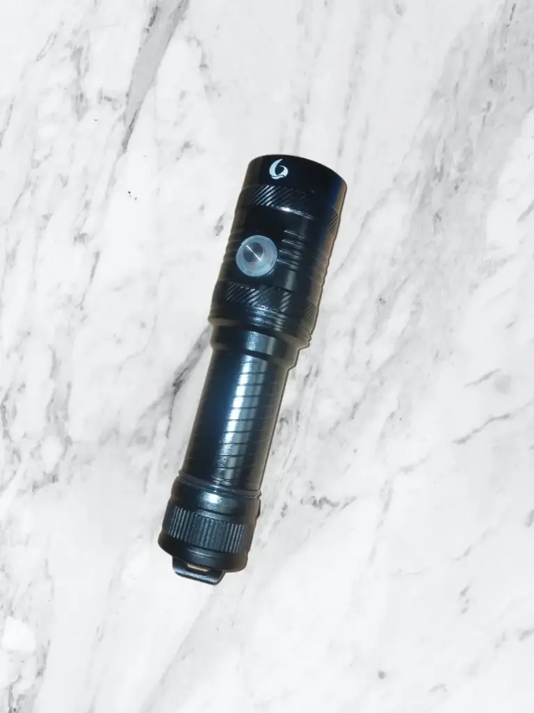 LED: XM-L2 - 2000LM Underwater diving light with battery charger  