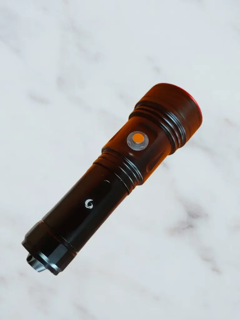 LED: P70 - 2400LM Underwater diving light with battery charger   